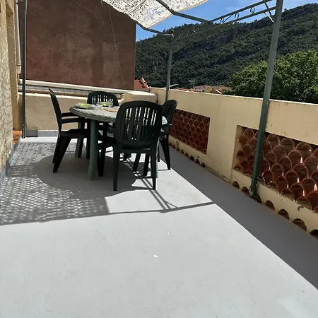 T2 Avec Terrasse Privee, 4 Couchages, Proche De La Cure Thermale, Centre-ville *