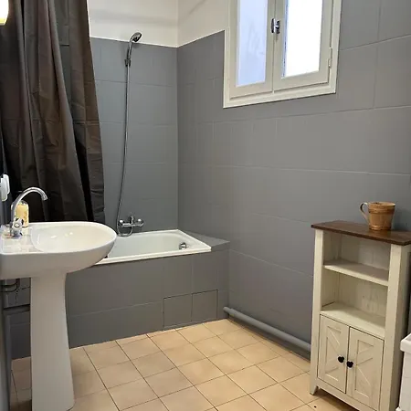 Διαμέρισμα T2 Avec Terrasse Privee, 4 Couchages, Proche De La Cure Thermale, Centre-ville
